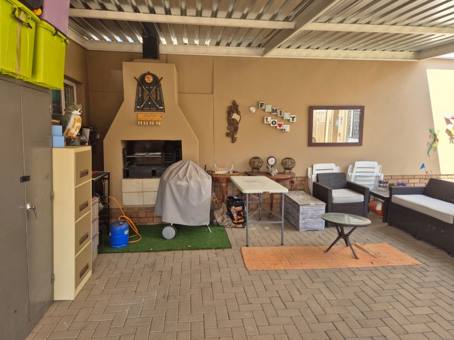 2 Bedroom Property for Sale in Langenhovenpark Free State